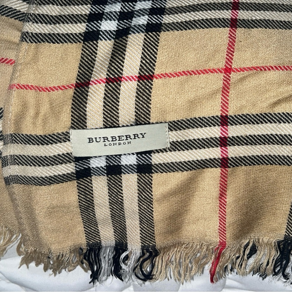BURBERRY Authentic Scarf - Picture 10 of 11
